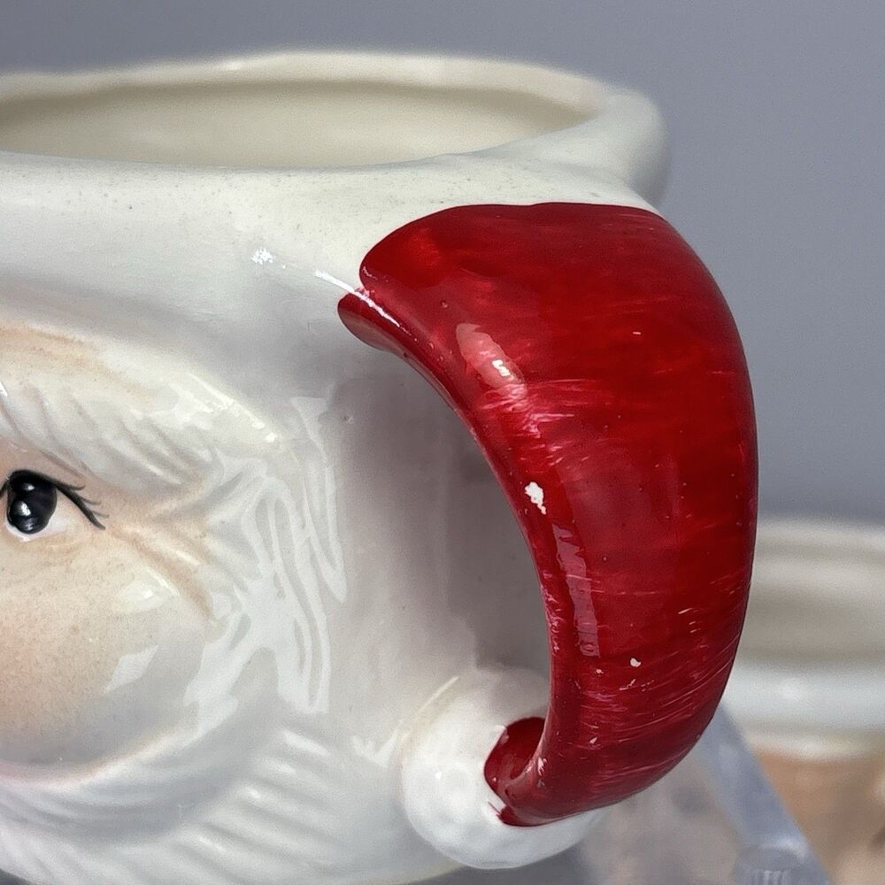 Vintage 8 oz Santa Claus Mugs Made in Taiwan Set of 4 Hand Painted - Picture 4 of 16